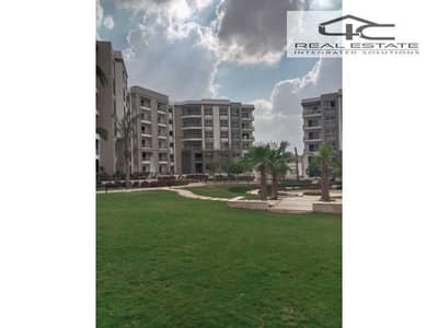 Apartment ground with garden 191m for sale in hyde park new cairo Prim location direct on pool , with the lowest down payment and installments.