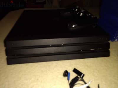 ps4 pro حالة زيرو مع جميع مشتمالاتة