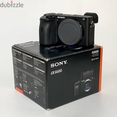 Sony a6600 مع تصوير 4K بحالة ممتازة مع الملحقات