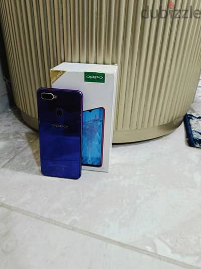 oppo f9 بحاله جيده جداا معاه العلبه والشاحن الاصلي