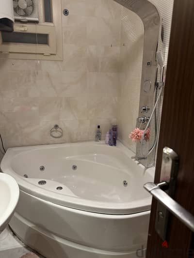 Jacuzzi for sale 8 jets