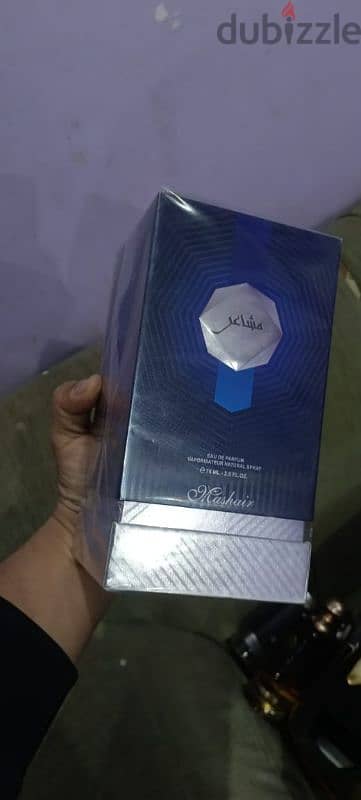 عطر الماجد وارد السعودية متبرشم راائحة تدوم لاكثر من 24 ساعة