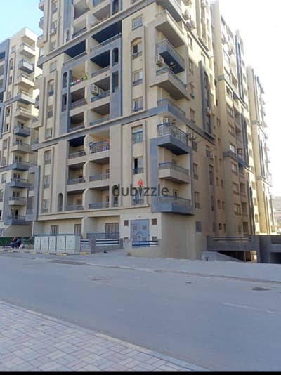 For Sale in Zahraa El Maadi: 185 sqm Behind Vodafone Maadi Company Building.