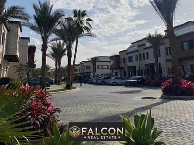 With a 33% discount, you will own a townhouse in Azzar Compound in front of Hyde Park, Fifth Settlement, and just minutes away from the Administrative