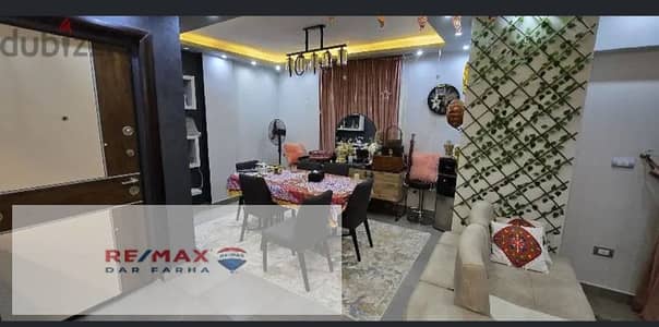 Apartment of 135 square meters, consisting of 3 rooms, 2 reception rooms, 2 views of Gamal Abdel Nasser Axis, a garden view, and a mosque next to the