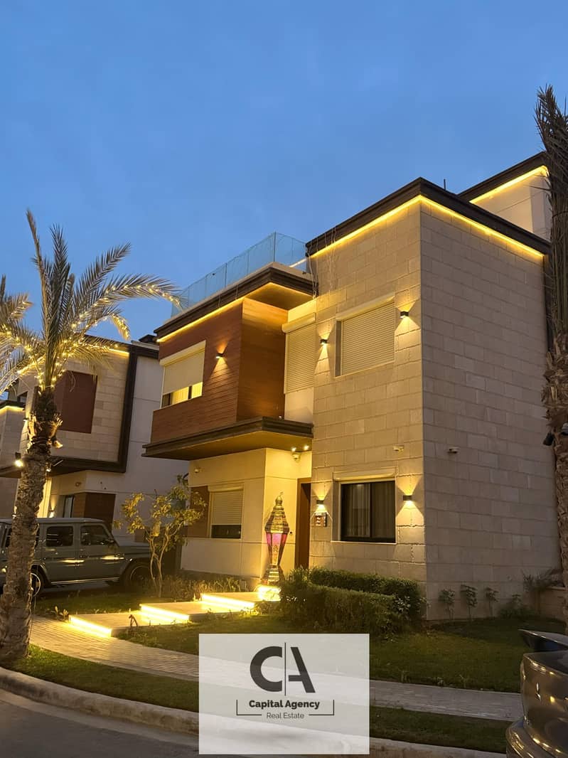 With only a 5% down payment, book your villa at the first price of the phase in the heart of the compound in the most upscale compound in Azzar 0