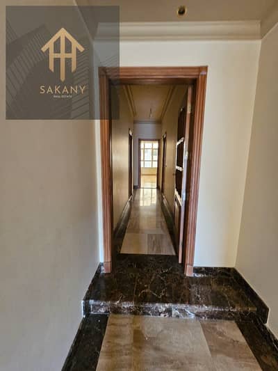 Apartment for sale in New Cairo, First Settlement (Banfsaj 1), 200 m, special finishes, broker, directly from the owner