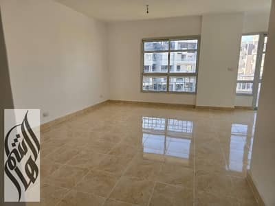 Apartment for rent in Madinaty B10, area 165 square meters, garden view and street