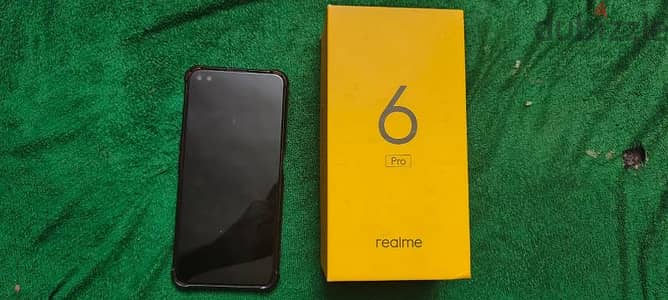 Realme 6 pro بحاله فوق الممتازه به شرخ في الظهر فقط زيروووا