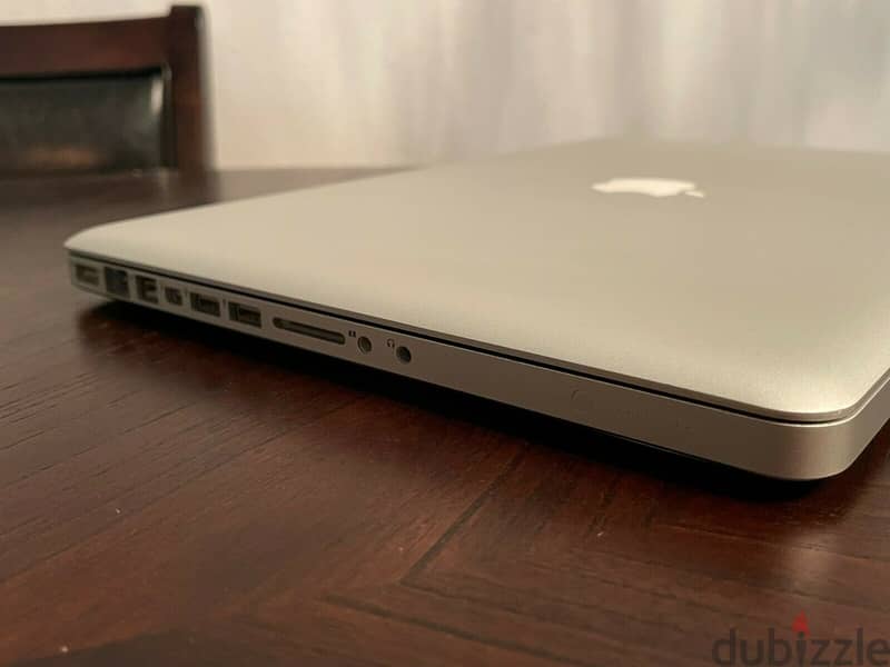 حالتة زيرو لاب توب Apple pro core i7 رامات 8 جيجا وهارد 256 SSD 3