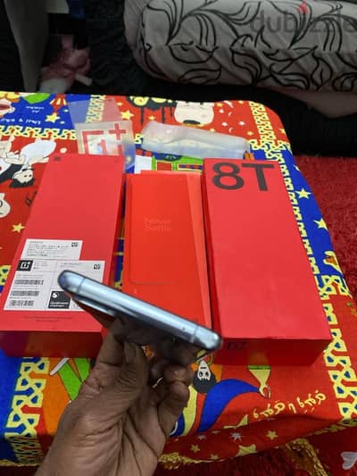 للبيع one plus 8t رامات 12 مساحة 256