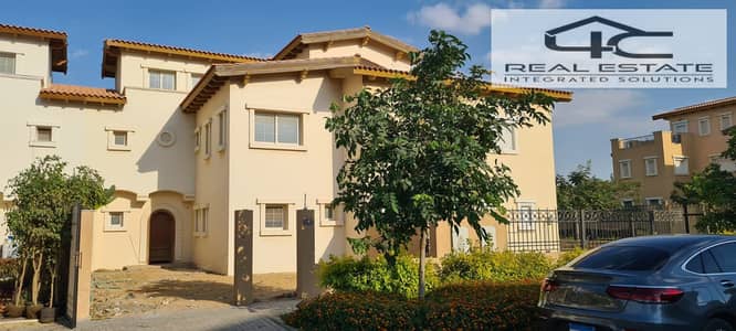 Twin house 300m  for sale in Hyde Park  with down payment and installments, View Landscape.