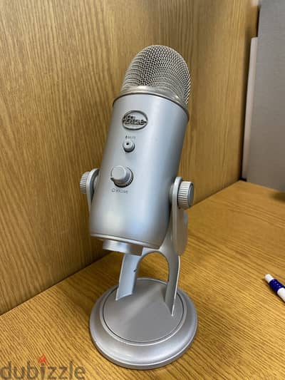 Blue Yeti Grey USB mic. Great condition. مايك بلو يتى