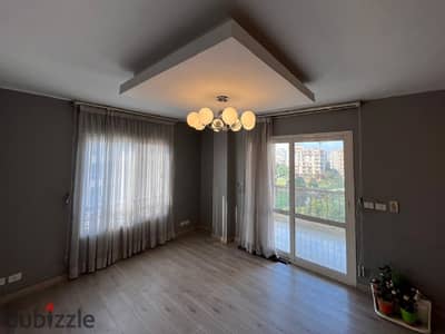 A perfect apartment for sale in Madinaty, directly in front of  south Park, a repeated floor, super deluxe finishing, a large garden view, and at a