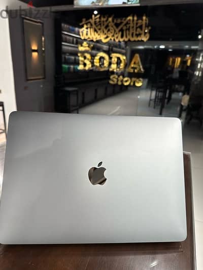 MacBook Air 13 inch - M1 -256G SSD -8G Ram -Charge Time 1 Battery 100%