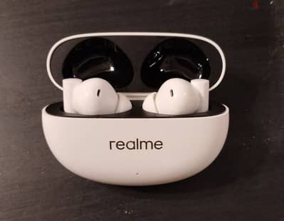 سماعات بلوتوث realme buds air 5 استخدام ثلاث شهور فقط