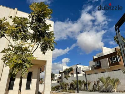 Apartment with garden, immediate delivery, fully finished with air conditioning, in front of New Giza, El-Soleya