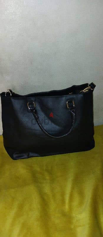 Black handbag 1