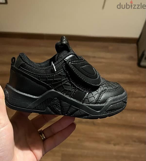 Boys shoes 8