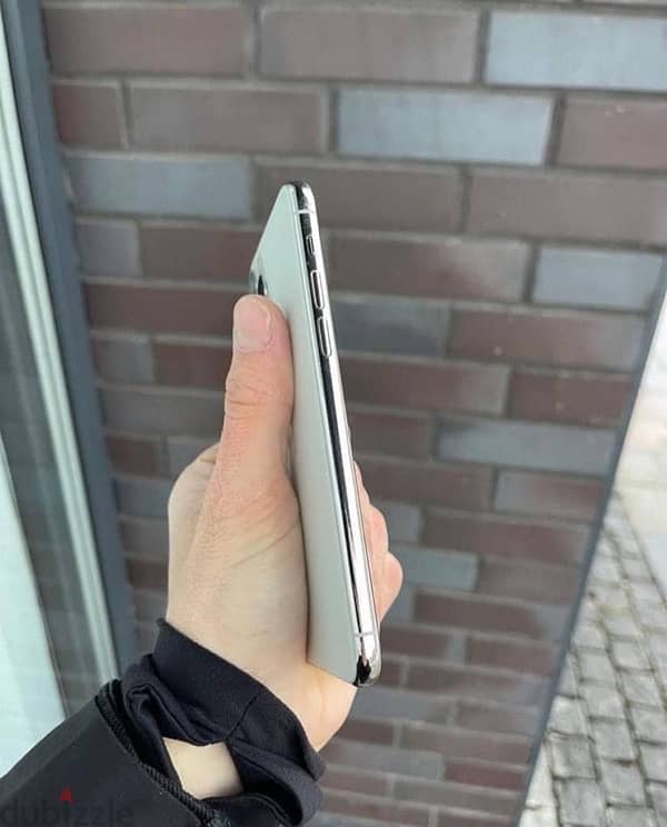 iPhone 11 Pro 1