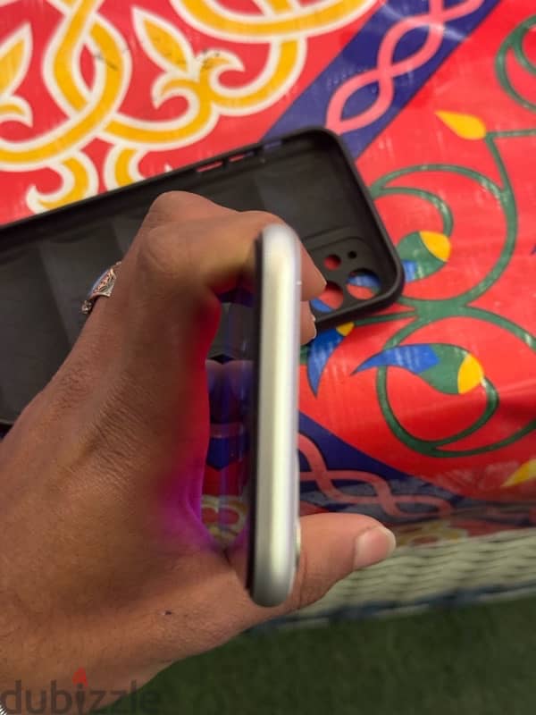 iPhone 11 4
