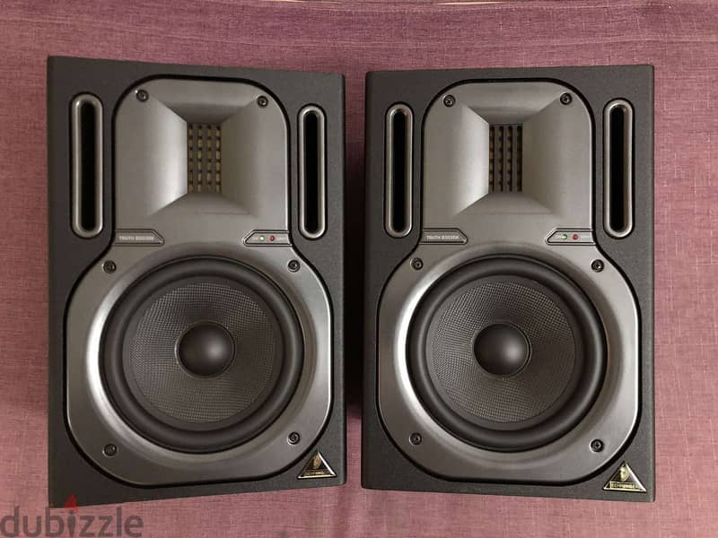 Behringer Truth B3030A 1