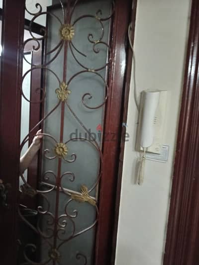 باب حديد تقيل محمل