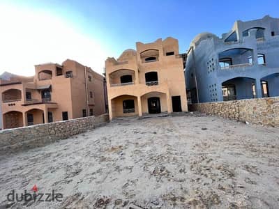 Standalone in Golden gates El mokattam prime location  Delivered Standalone BUA :400  Garden: 260 7 Bedrooms 4 Bathrooms Semi