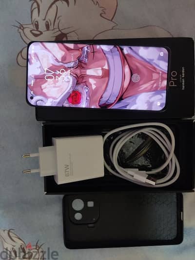 Xiaomi mi 11 pro 5g    rom 256 ram 12 CPU  888 بكل حاجة جي من برا