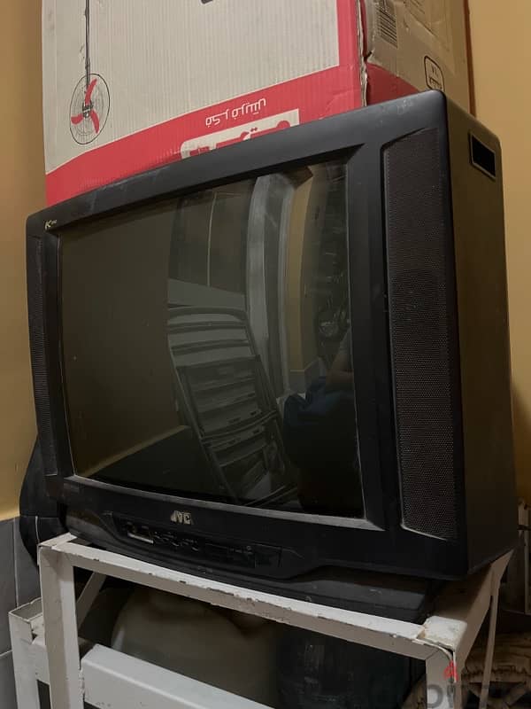 T. V +Reciver 2