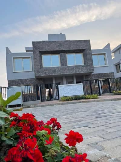 Villa 550 meters (immediate delivery) for sale in October in Sun Capital Compound