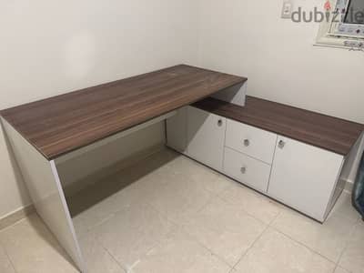 مكتب مدير للبيع