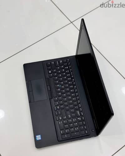 laptop latitude 5590 للبيع