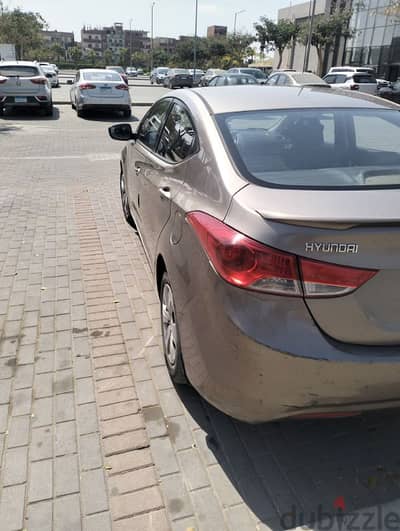 للايجار بالسائق
