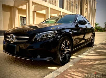 مرسيدس C180 2020 للأيجار بالسائق