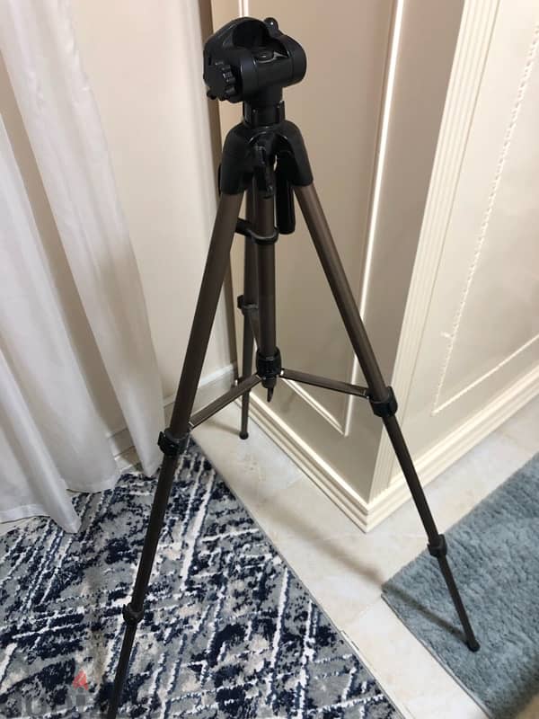 Essential camera stand 6