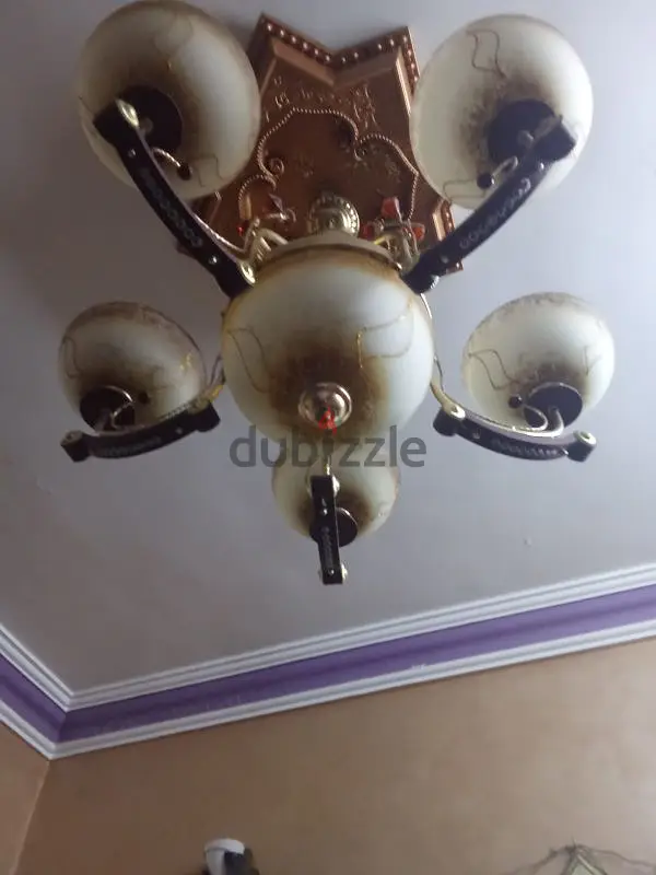 Lámpara de araña clásica de 6 bombillas en excelente estado y a un precio irresistible