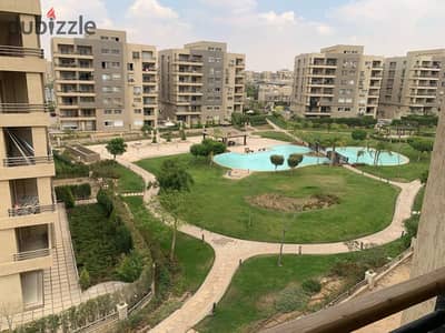 شقه ٤ غرف للايجار ف ذا سكوير مطبخ وتكيفات