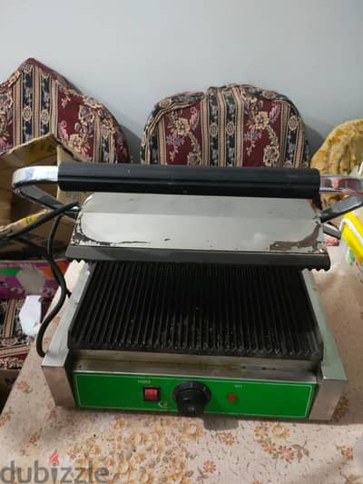 ماكينة عمل الساندوتشات بحالة الزيرو