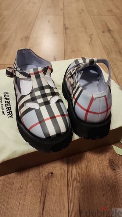 Burberry shoes size 30