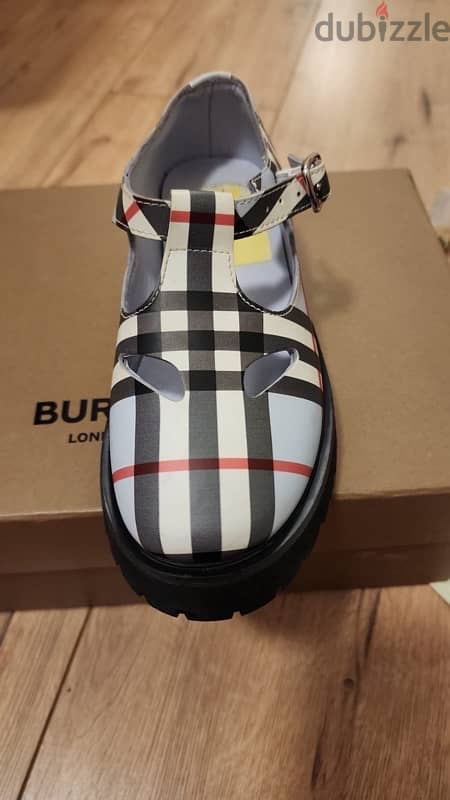 Burberry shoes size 30 4