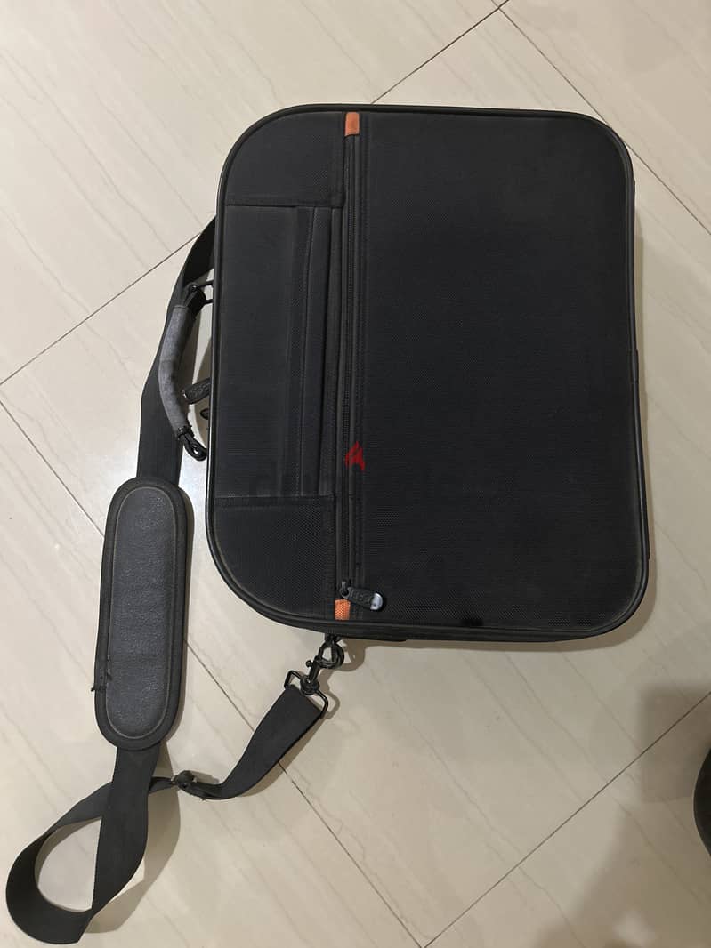 شنطة laptop 1