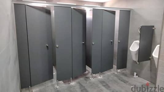 ابواب وفواصل حمامات كومباكت hpl