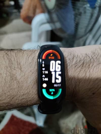 Xiomi smart band 8 استعمال شهرين بس زي الجديدة + الشاحن والعلبة