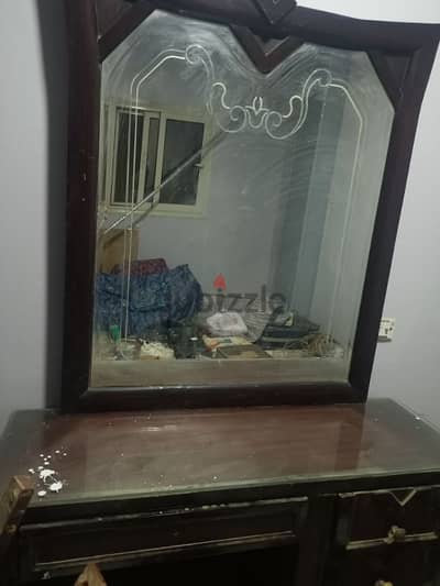 تسريحة بمرايا و4 ادراج
