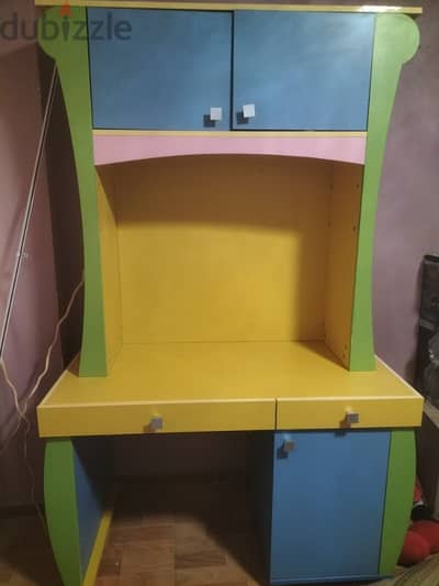 مكتب اطفال كبير