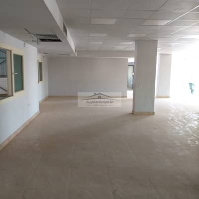 For rent, a commercial store with an area of 1000 square meters ...