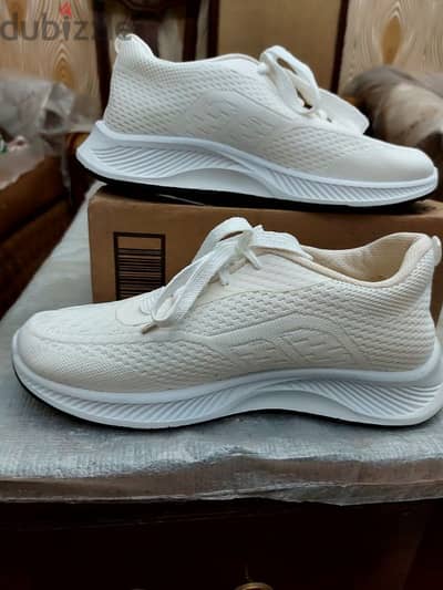 كوتشى Adidas ابيض جديد