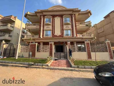 Apartment for sale in the Violet  3 villas very close to Mohamed Nagib Axis and Al Rehab, Bahri, with an elevator on the square.