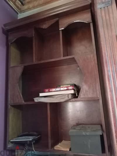 مكتبه